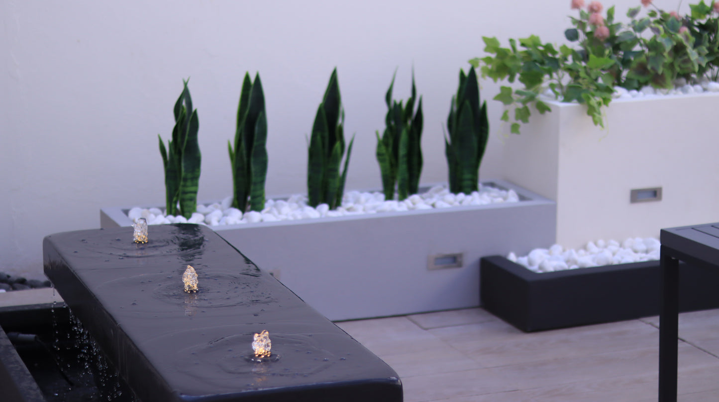 نافورة ديكور بحوض صغير وتصميم أنيق