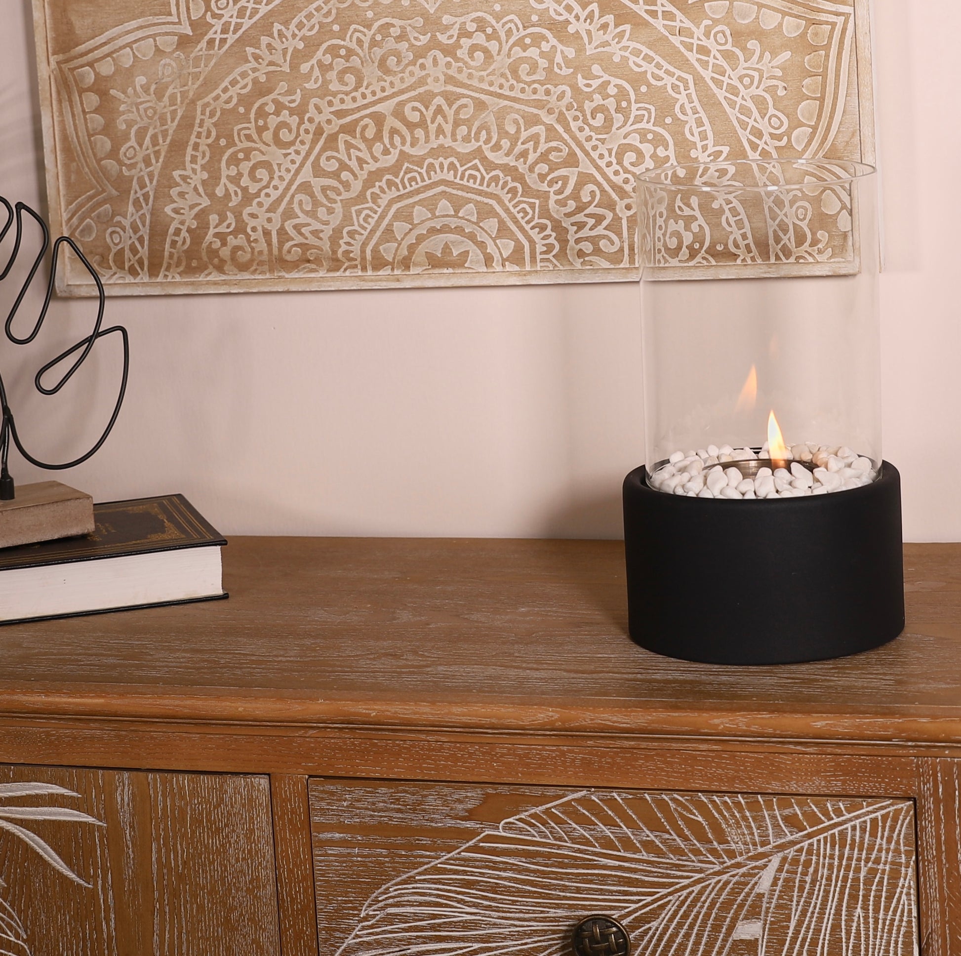 موقد فلو بتصميم حديث مع لهب طبيعي وإطار زجاجي آمن للمنزل