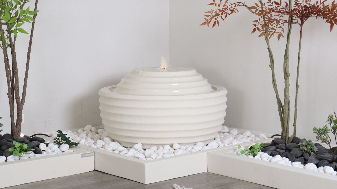 نافورة اليونان بتصميم يجمع البساطة واللمسة الفنية