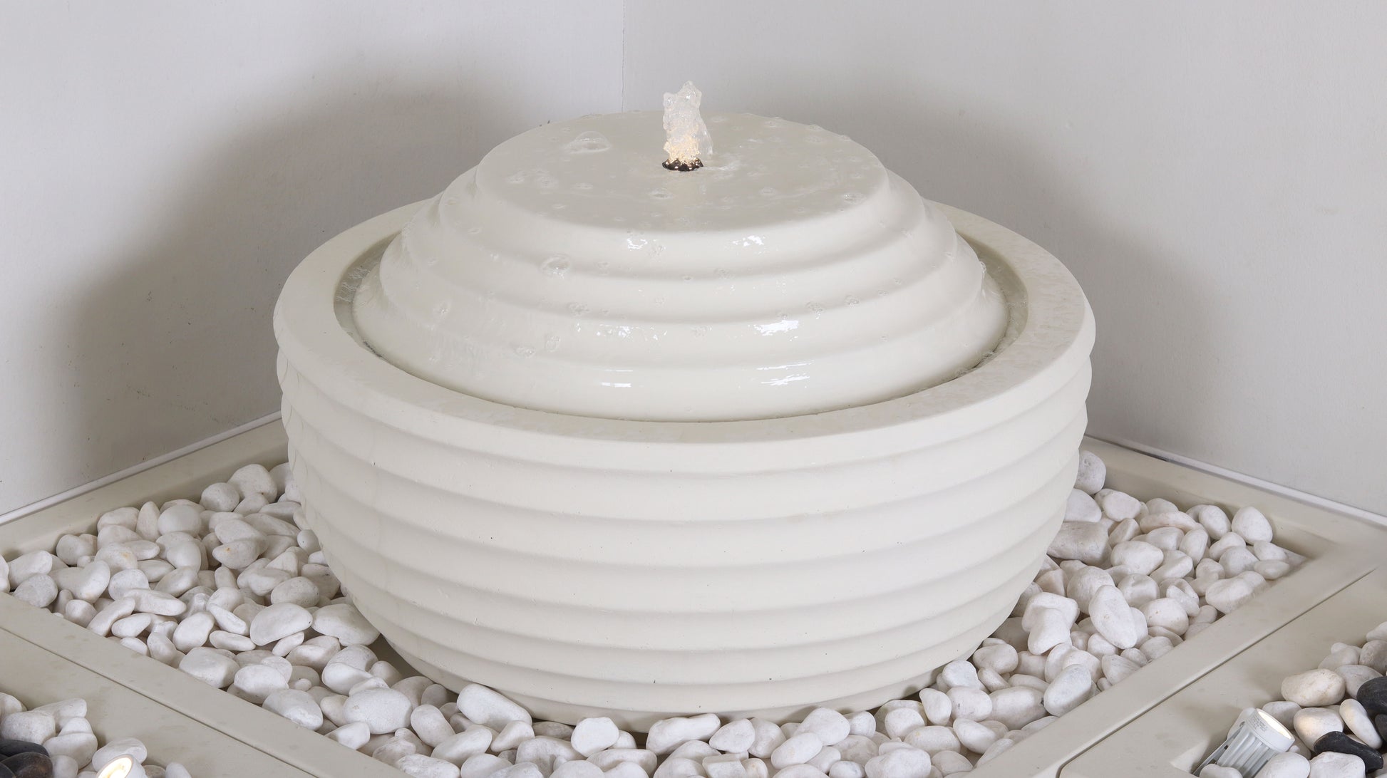 تفاصيل نافورة اليونان بجودة عالية ومظهر أنيق