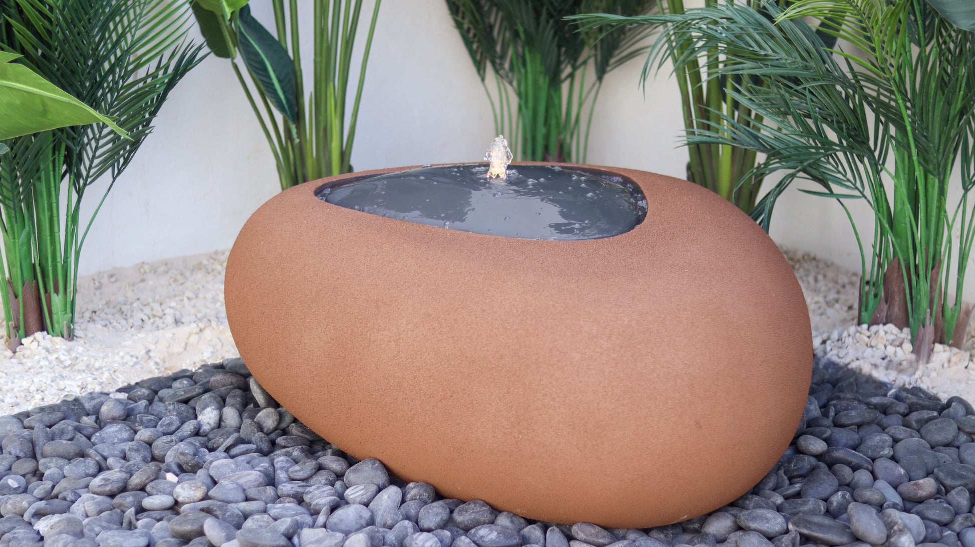 نافورة جورا بتصميم عصري يضيف لمسة فاخرة للمجلس