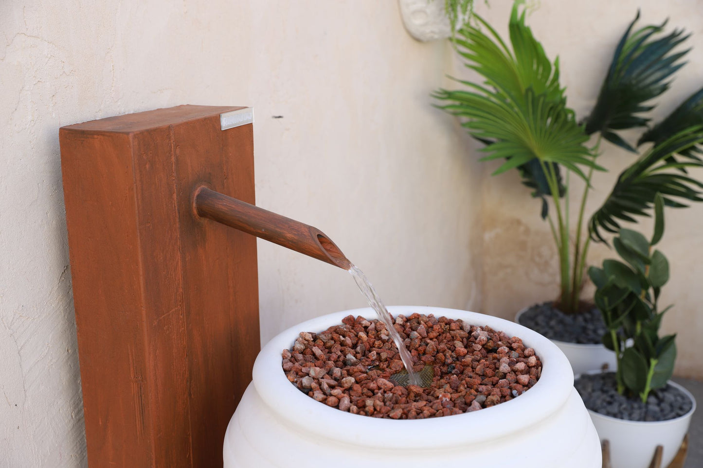 شلال جاهز للتركيب دون الحاجة للبناء.