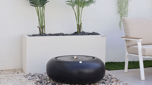 نافورة موستار بإضاءة هادئة وتصميم أنيق