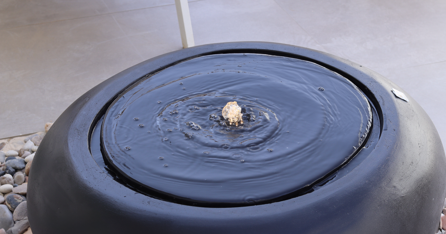 نافورة موستار بتصميم عصري وملمس حجري