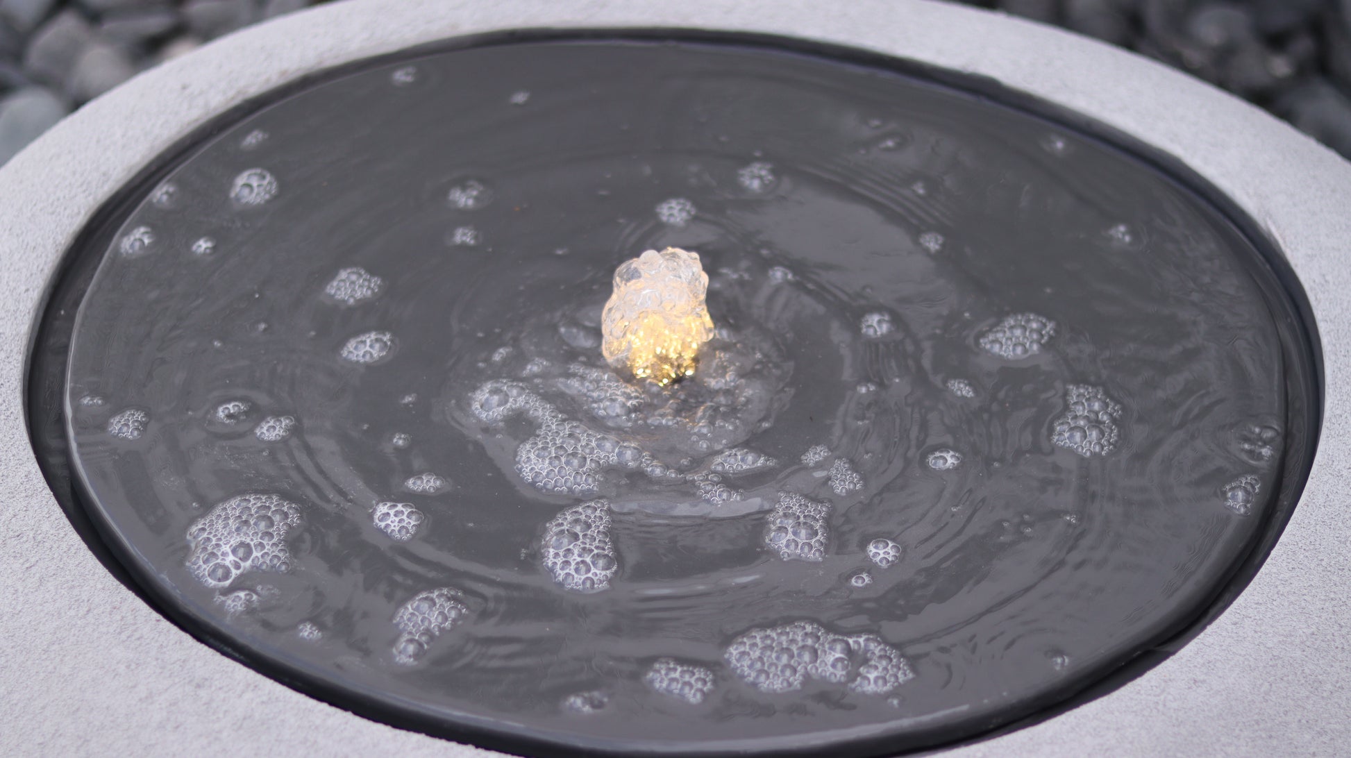 نافورة أنيقة بمواد عالية الجودة وإحساس طبيعي