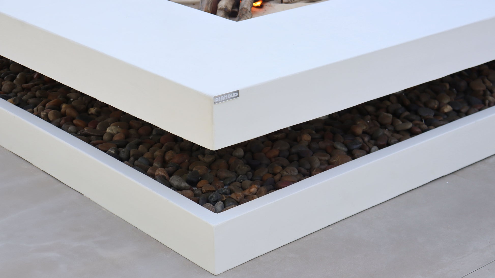 موقد السمر مع حجر زينة