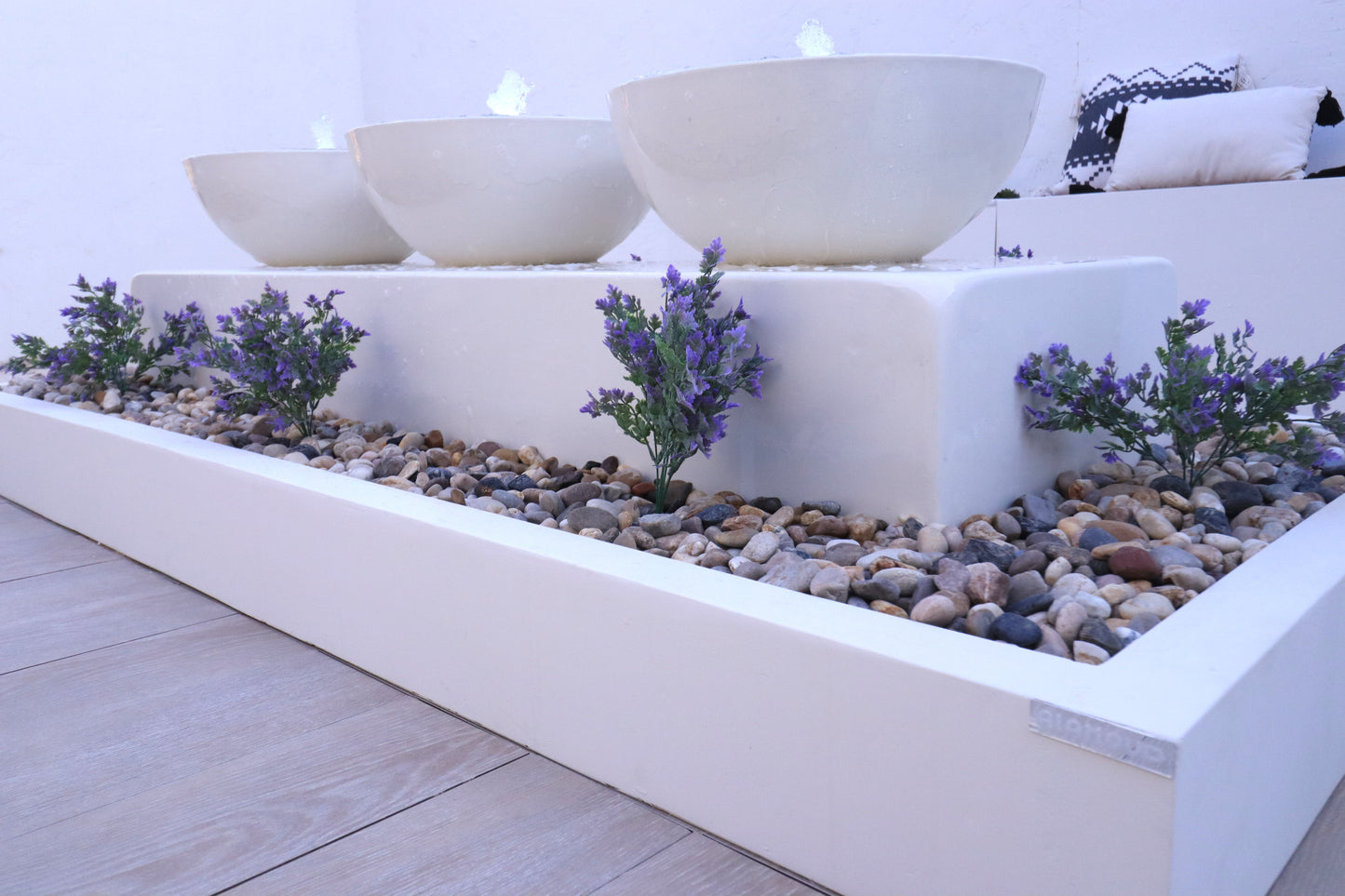 النافورة الإسبانية بتصميم كلاسيكي أنيق.