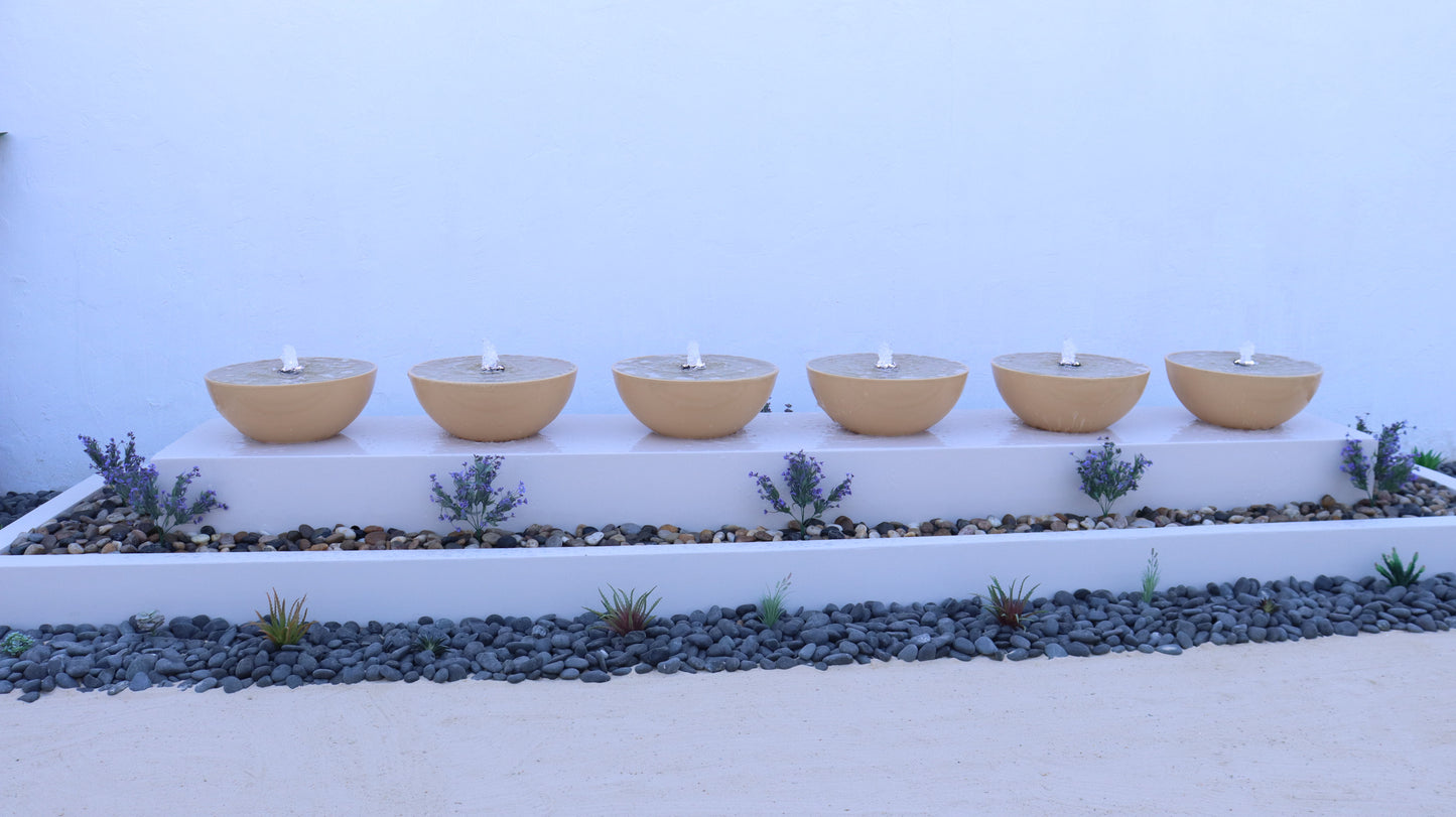 نافورة إسبانية طويلة تمنح المكان حضورًا فخمًا بتدفق مستمر من 6 مضخات.