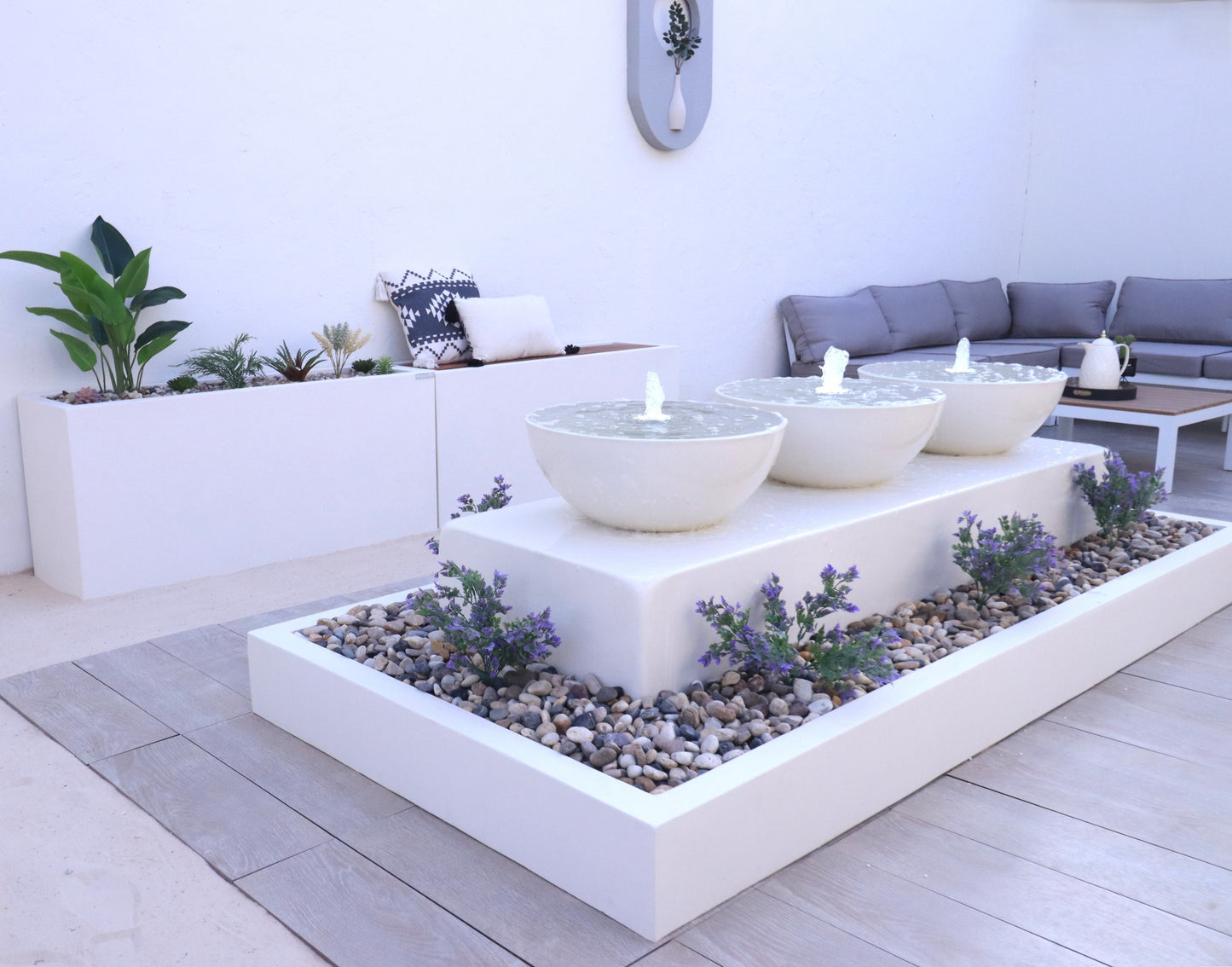 نافورة ديكور خارجية بتصميم إسباني تقليدي.