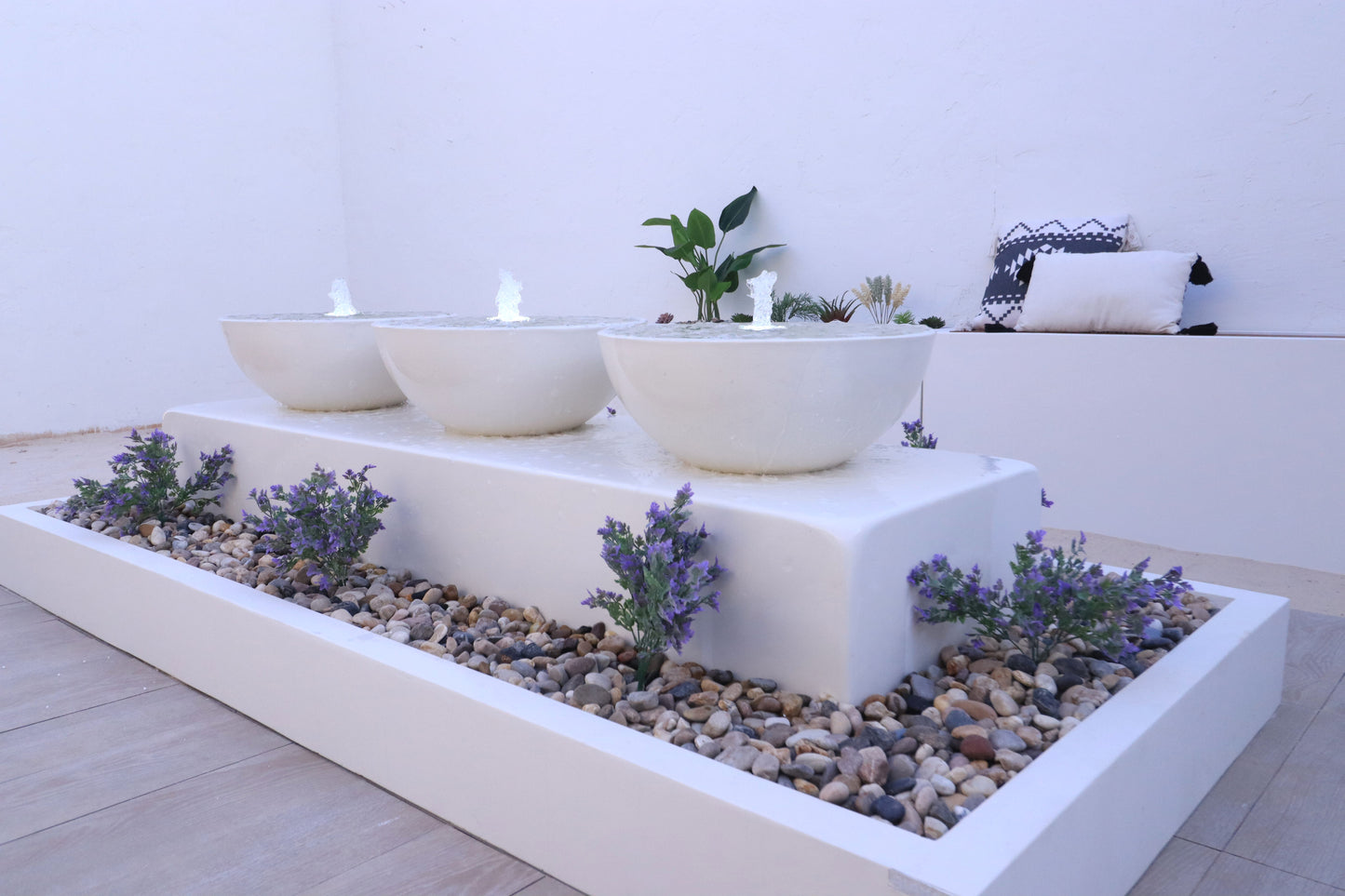 نافورة مزودة بخاصية التحكم عن بعد بجودة مناسبة للحدائق.