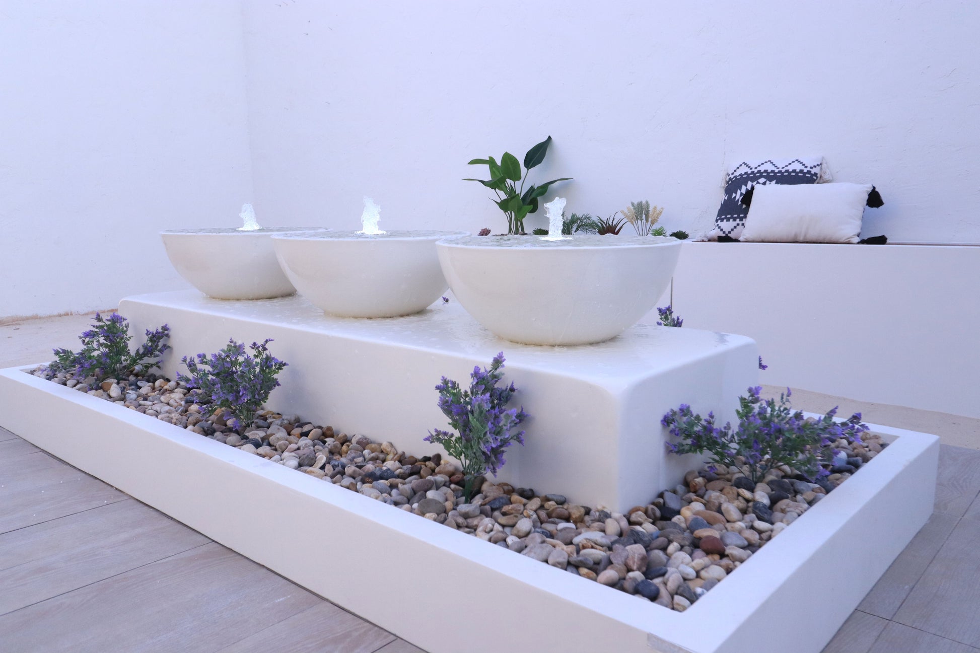 نافورة مزودة بخاصية التحكم عن بعد بجودة مناسبة للحدائق.