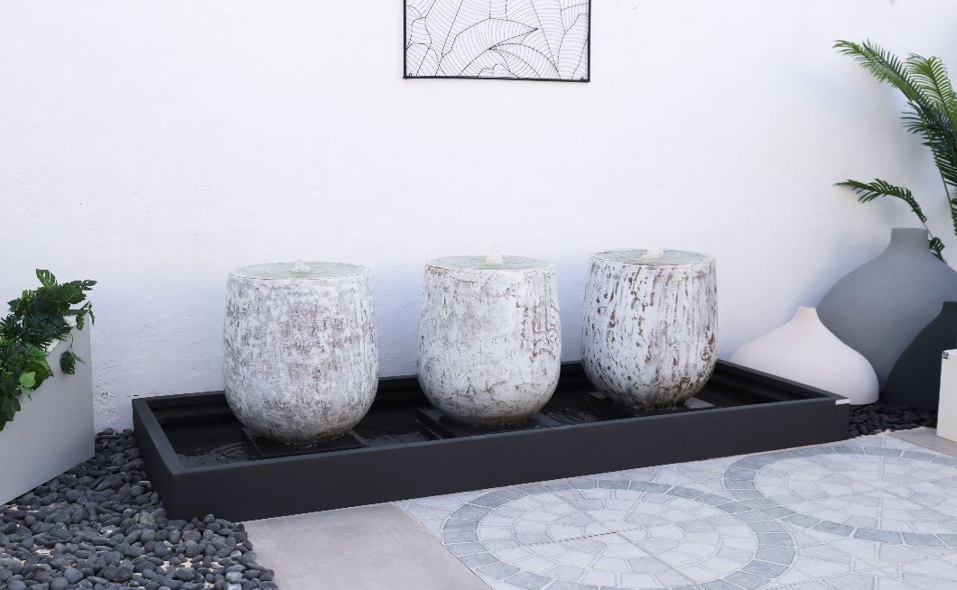 نافورة فيرونا بتصميم فاخر تمنح المكان هدوء وأناقة.