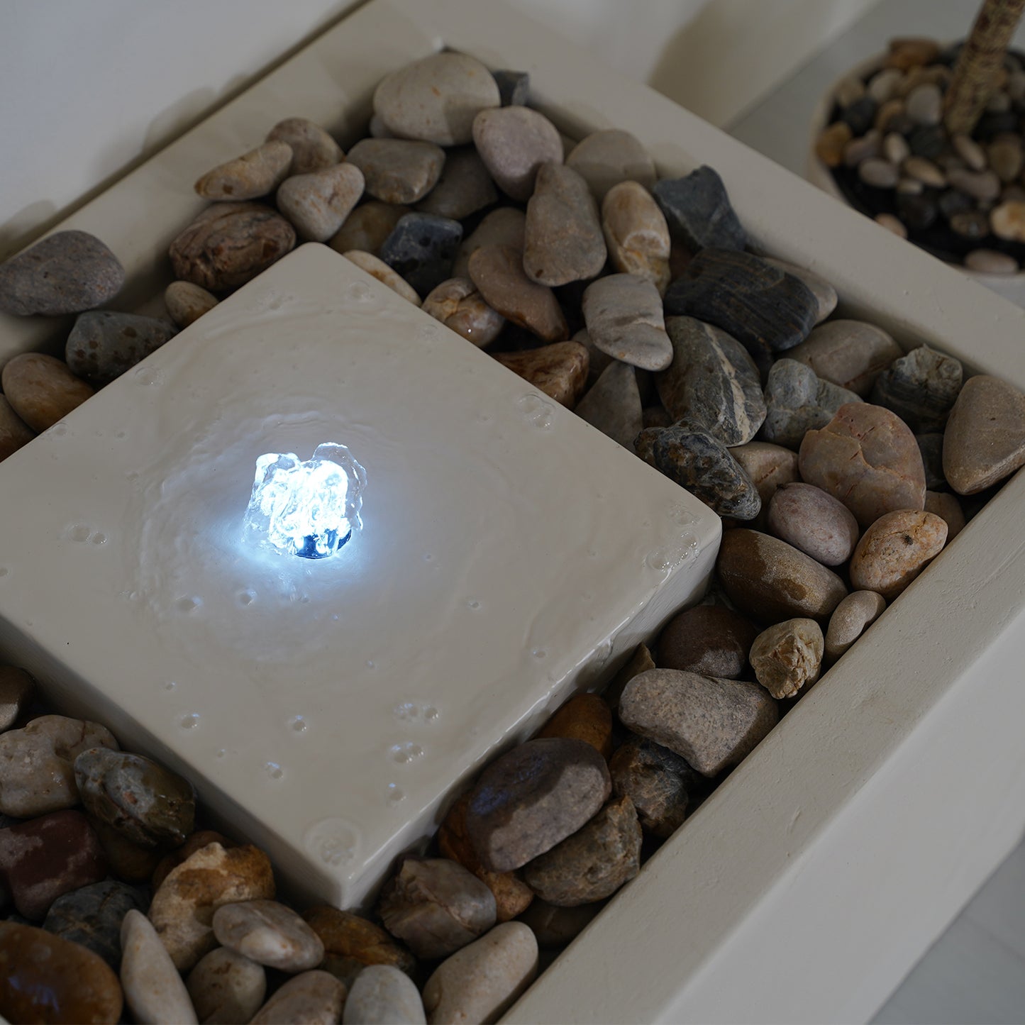 نافورة صغيرة بإضاءة مدمجة وثلاث مضخات